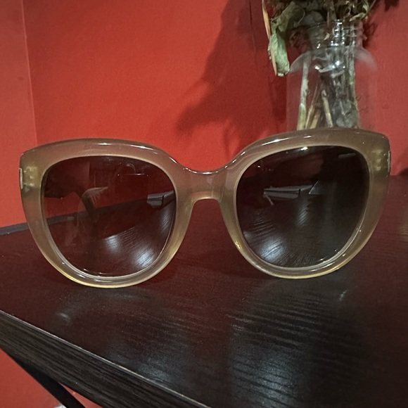 Saint Laurent Women Butterfly Round Sunglasses. - Picture 1 of 4